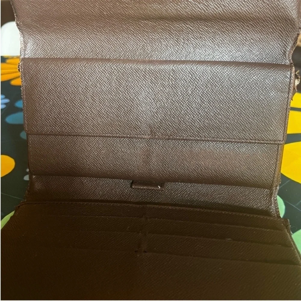 🚨SALE 🚨LV Damier Wallet (Cobblers dream) - Picture 12 of 12